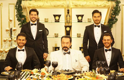 Adnan Oktar cezaevinde de rahat durmadı! Adnan Hoca Batman Cezaevi'ne sürgün edildi