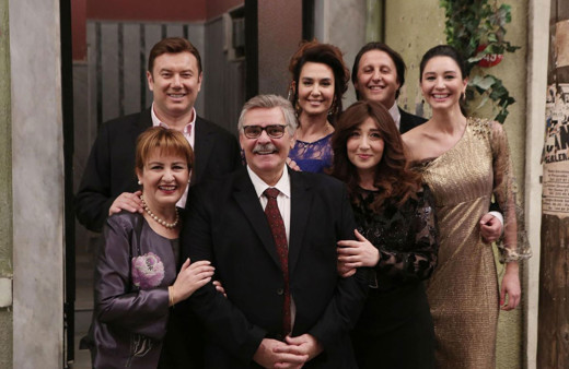 Yeni hayatı ağızları açık bırakacak Seksenler dizisine sevilen isim geri döndü