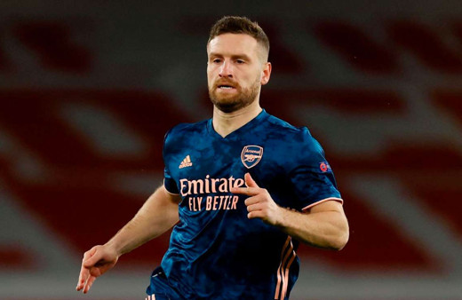Fenerbahçe, Mesut Özil'in eski takım arkadaşı Mustafi’yi istiyor!