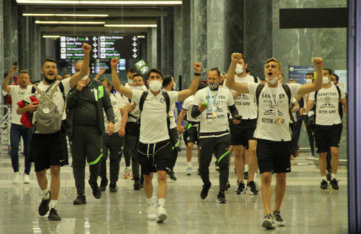 Süper Lig'in yeni ekibi Altay’a İzmir’de coşkulu karşılama