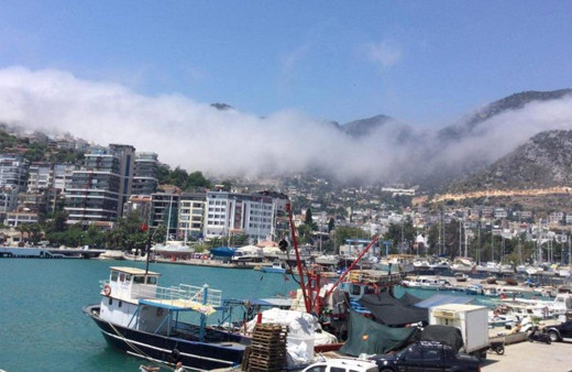 Antalya'da gökyüzünde ürküten doğa olayı! Görenler telefona sarıldı