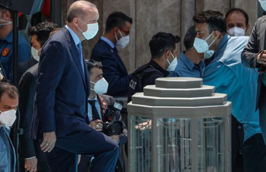 Taksim Camii ibadete açıldı binlerce insan akın etti