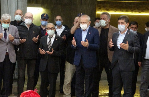 CHP Lideri Kemal Kılıçdaroğlu, Süleyman Demirel'in anıt mezarını ziyaret etti