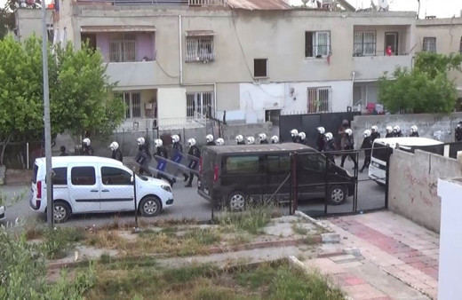 Adana’da ‘aşk’ vaadi ile dolandıran çeteye operasyon: 42 gözaltı