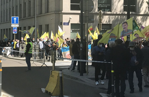 Terör örgütü PKK yandaşları Brüksel'de ABD ve NATO karşıtı gösteri yaptı