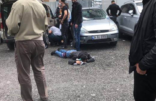 Bakırköy Adliyesi önünde silahlı saldırı! 2 yaralı var