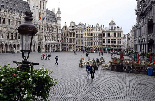 Belçika'da toplu taşıma şirketinin 'başörtüsü ayrımcılığına' mahkeme engeli