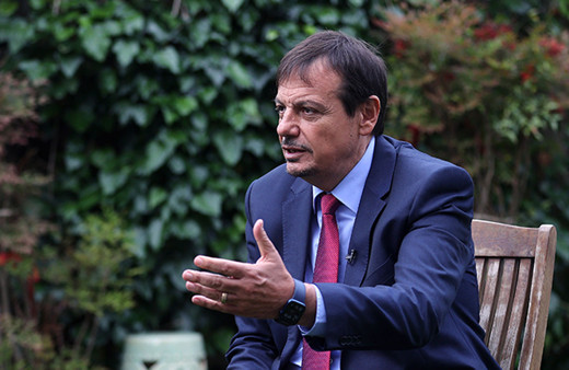 Ergin Ataman uluslararası basına neden Türkçe konuştuğunu açıkladı