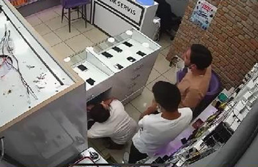 İş yeri basan karga olur mu demeyin! Üsküdar'da yaşandı