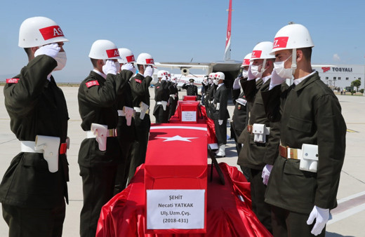 Hatay'da 3 şehit askerin cenazesi törenle memleketlerine uğurlandı