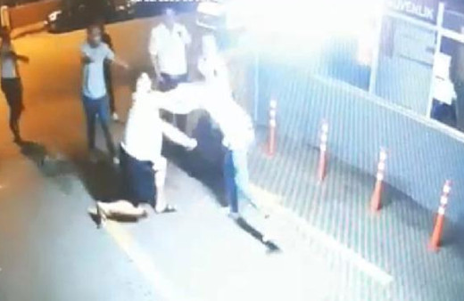 Kadıköy'de polisin bıçaklandığı olayın güvenlik kamerası görüntüleri ortaya çıktı