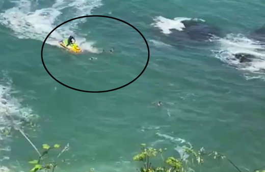 Şile'de boğulma tehlikesi geçiren 5 kişinin kurtarılma anları kamerada