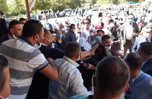 Seçimde kavga çıktı! Jandarma iki grubu biber gazıyla ayırdı...