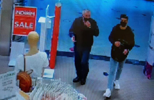 ‘Sana plazada iş bulacağım’ dedi kabinde soyup soğana çevirdi