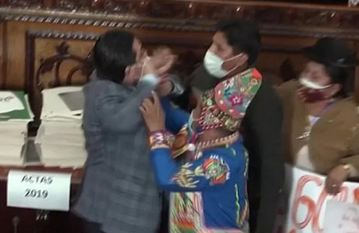 Bolivya parlamentosunda darbe tartışması: Yumruklar havada uçuştu