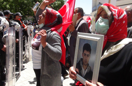 HDP müzik yayını yaptı annelerin sesini bastırdı