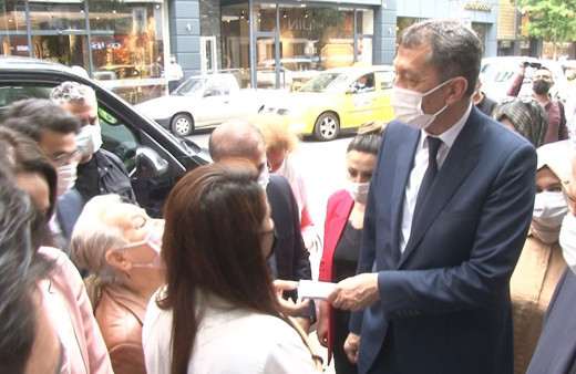 Ziya Selçuk'tan ek atama bekleyen öğretmene 'inşallah' müjdesi