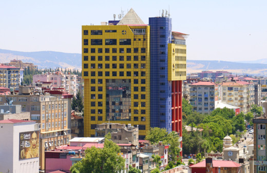 Kahramanmaraş'taki dünyanın en saçma binasının yıkımına bayramda başlanacak