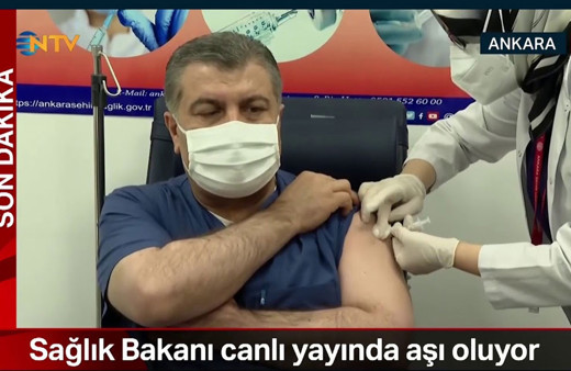 Dizilerin yakışıklı oyuncusundan olay aşı paylaşımı!