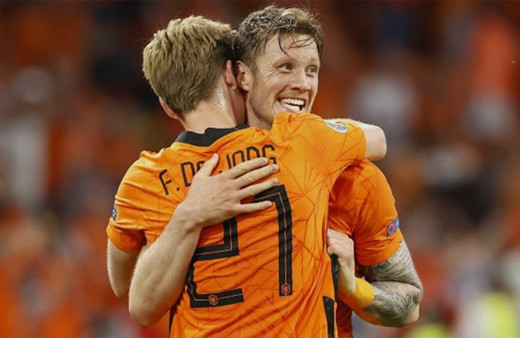 Hollanda nefes kesen maçta Ukrayna'yı devirdi