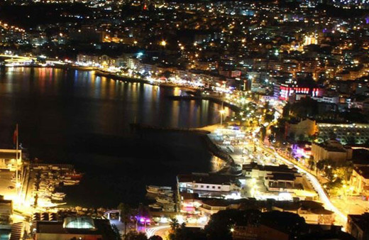 Kuşadası'nda deprem paniği! 20 saatte 11 kez sallandı