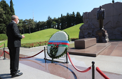 Cumhurbaşkanı Erdoğan'dan Aliyev'in kabrine ziyaret