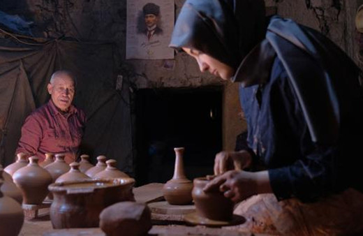 Konya'da 450 yıllık atölyede usta-çırak ilişkisi: Çömlek ustası, üniversiteli çırağından memnun