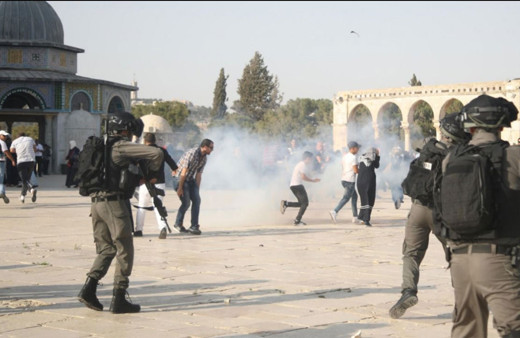 İsrail polisi Mescid-i Aksa'da Filistinlilere saldırdı! Çok sayıda yaralı var