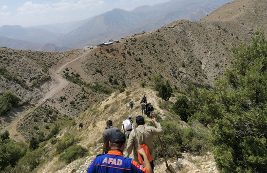 Erzurum'da AFAD ekipleri dağlık arazide ceset parçalarını topladı