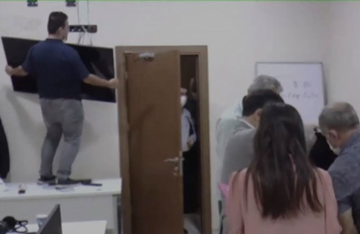 Ekrem İmamoğlu'nun haciz gönderdiği Akit'ten 'Ümmetin sesini susturamazsınız' manşeti