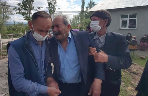 Ölen oğlu için ‘Yanına geleceğim' diyerek ağıt yaktı ‘Babalar Günü’nde hayatını kaybetti