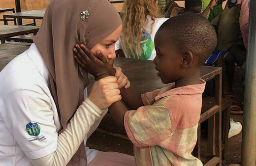 Tanzanyalı çocukların yardımına Gamze Özçelik koştu