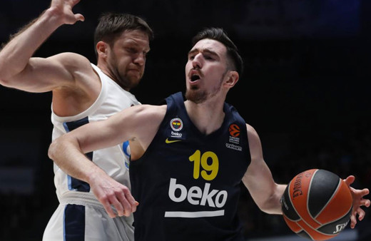 Nando De Colo 1 yıl daha Fenerbahçe'de