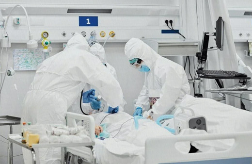 Koronavirüs testi 305 gün boyunca pozitif çıkan İngiliz tarihe geçti