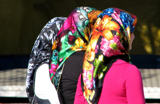 İsveç'te başörtü yasağında flaş karar: Yasa dışı oldukları anlamına gelir