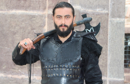 Bilecik'te 20 liraya kiralanıyor: Bu kıyafetleri giyenlerin yürüyüşleri bile değişiyor