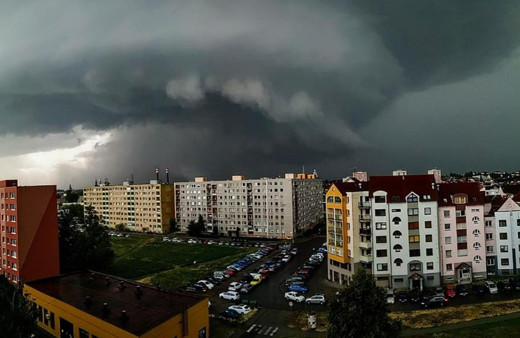 Çekya'da kasırga felaketi! Bir bölge yerle bir oldu: 150 yaralı var Türk şoför ameliyat edildi