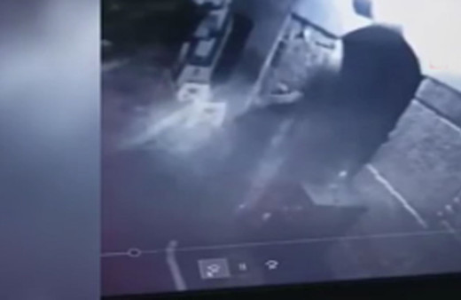 Amasya'da imamın müezzine tabureyle saldırdığı anlar kamerada