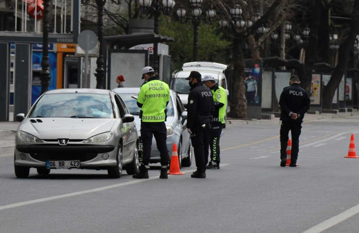 Pandemi için uygulanan pazar yasağı son kez uygulanıyor
