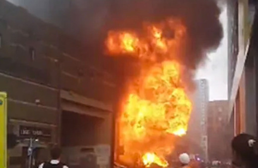 Londra Metrosu'nda şiddetli patlama