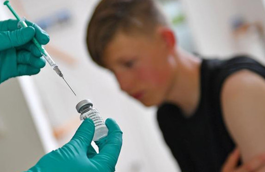 Yunanistan'da aşı olan gençlere 150 euro ödeme yapılacak