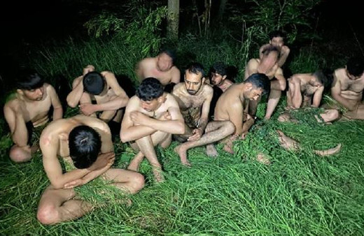 Yunan zulmü yetmedi kepazeliği başladı! 42 göçmeni çırılçıplak soyup döverek sınır dışı ettiler