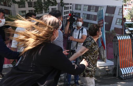 Ekrem İmamoğlu'na ulaşmak istedi korumalar engelledi: Fişek gibi kaçtılar