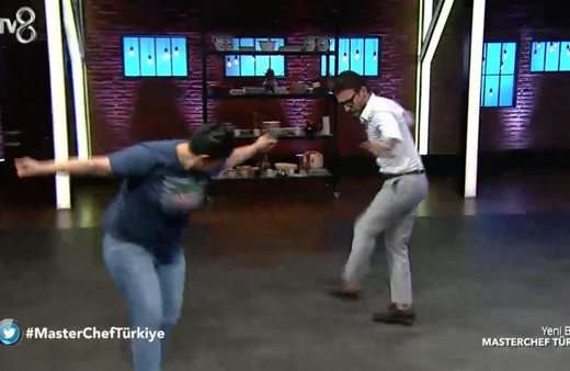 Masterchef Danilo Zanna kolbastı oynadı! İtalyan eniştenin maharetine bakın