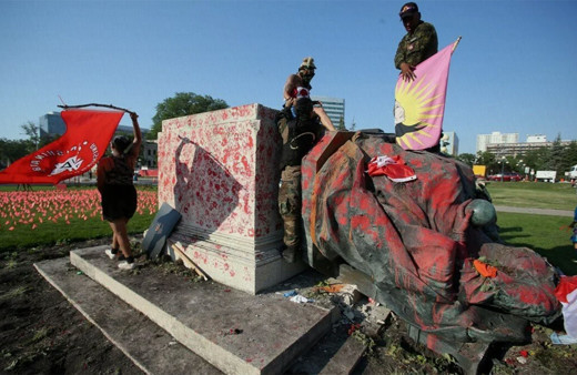 Bir bir ortaya çıkan toplu çocuk mezarları Kanada'yı karıştırdı