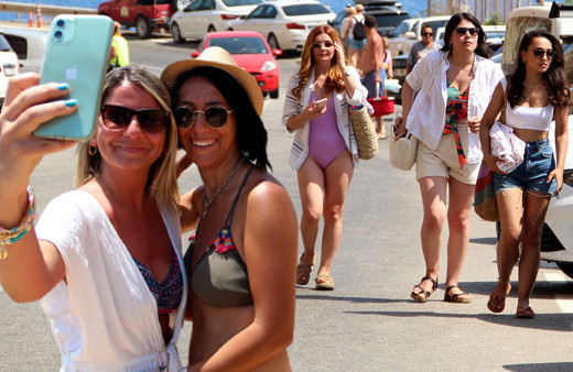 187 basamakla iniliyor Antalya'da görenler büyülendi! Turistler akın etti