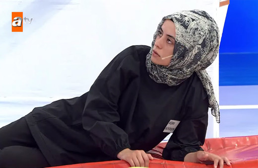 Müge Anlı ATV stüdyosunda Büşra Büyükşen'e canlandırma yaptırdı