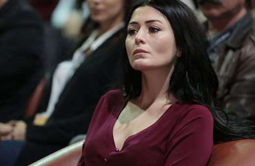 Başörtülü kadınlara hakaret davası! Ünlü oyuncu Deniz Çakır beraat etti