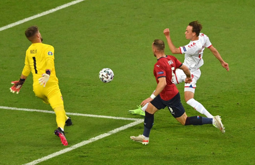 EURO 2020'de yarı finalistler belli oldu! Maçlar hangi tarihte?