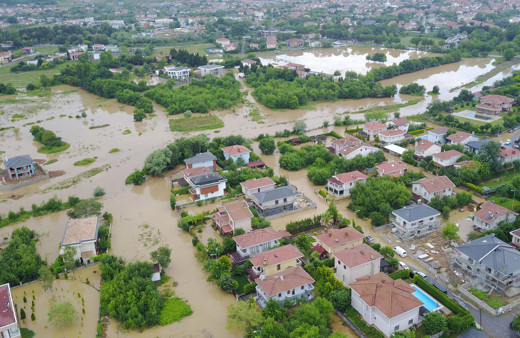 Şile'de şiddetli yağmur sonrası dereler taştı mahalle sular altında kaldı